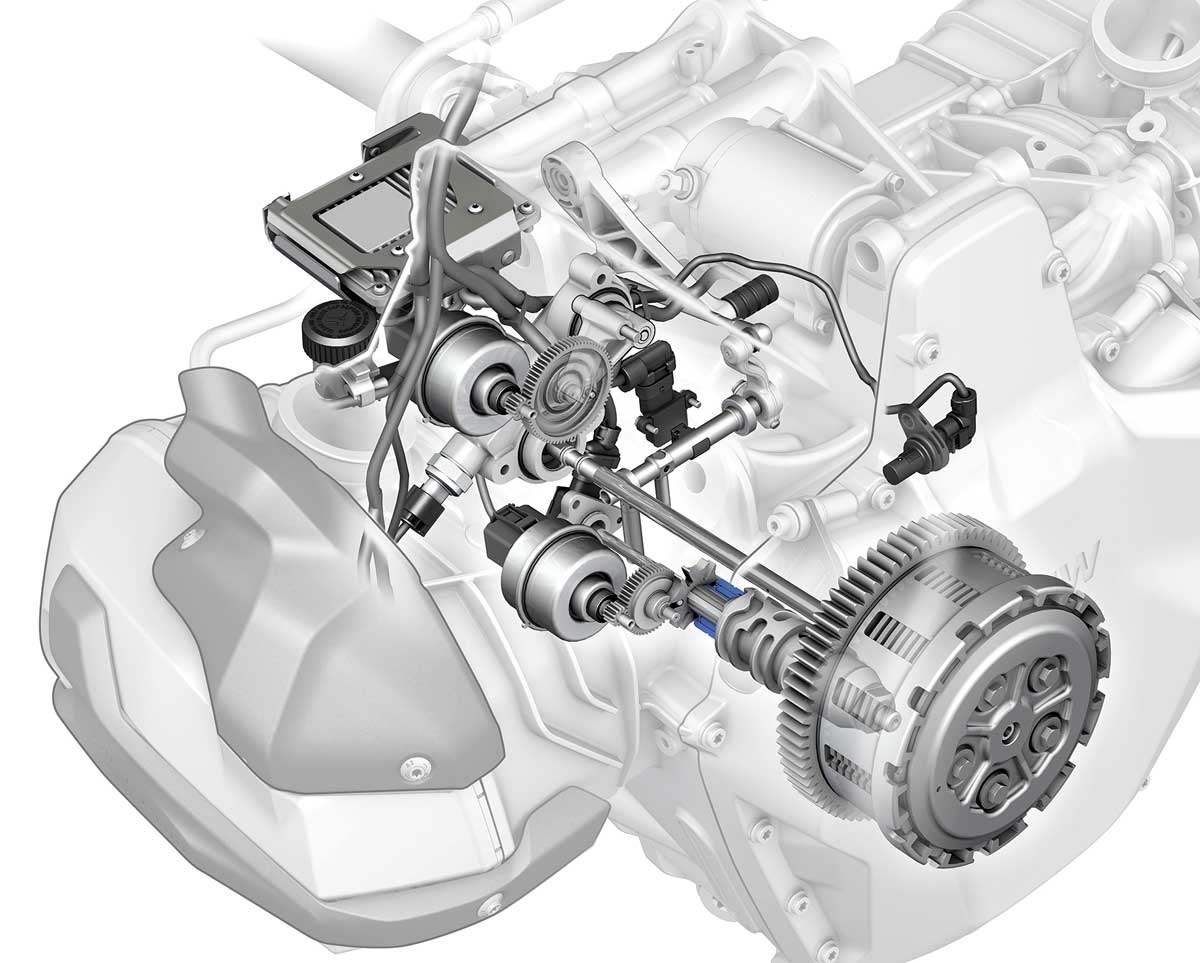2 elektromechanische Aktuatoren betätigen die Kupplung sowie die Schaltung (Bild: © BMW Motorrad)