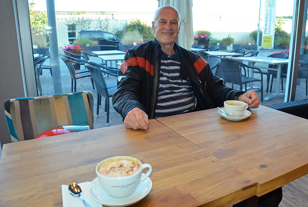 Motorradtour - Plaudern beim Kaffee 