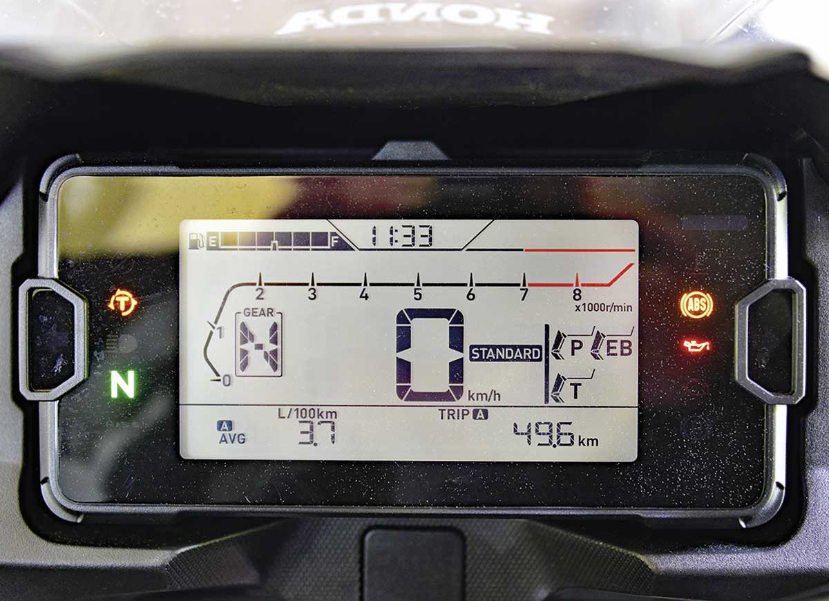 Honda NC 750 X - Übersichtliches LCD-Cockpit
