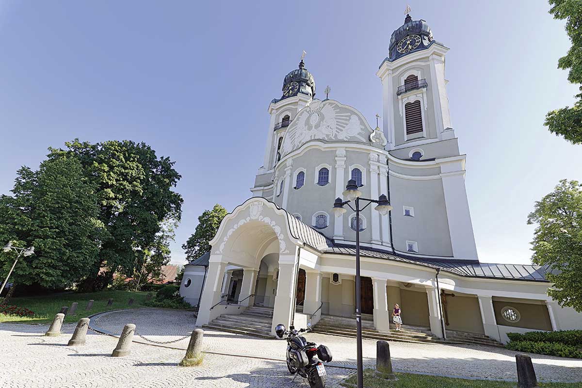 Die St. Peter und Paul Kirche in Lindenberg wird auch als der Westallgäuer Dom bezeichnet.