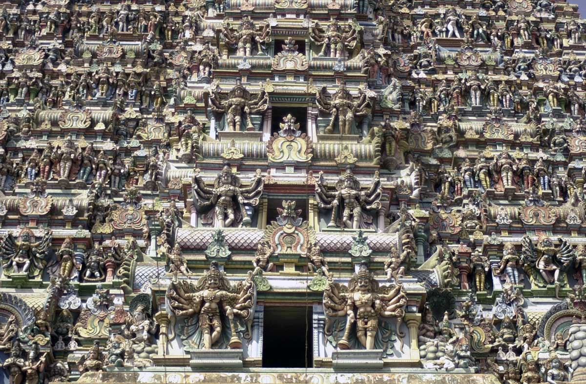 Unzählige Details am Gopuram Tempel
