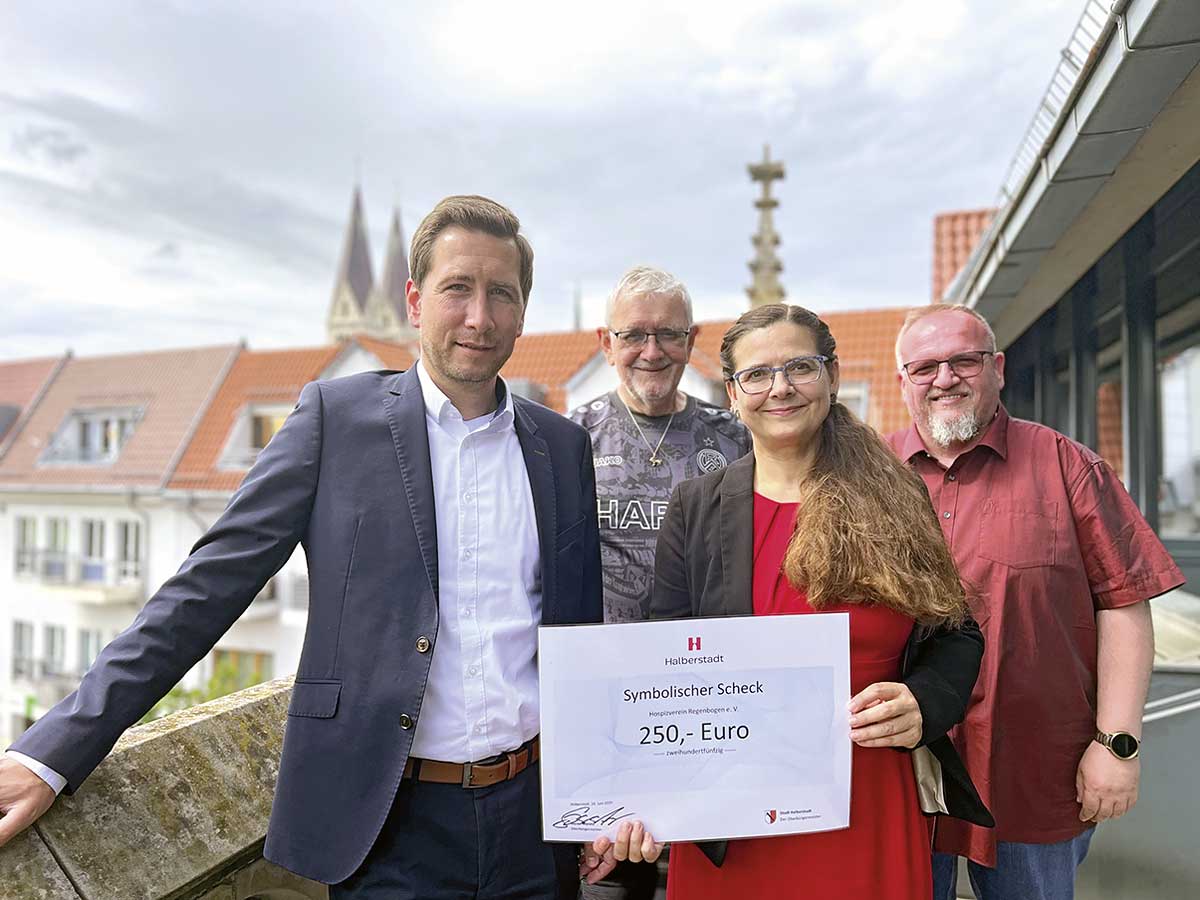 Symbolische Scheckübergabe in Halberstadt