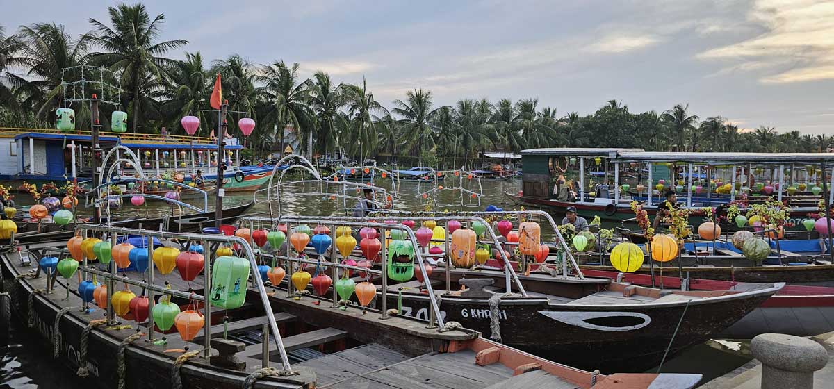 Lampion-Boote in Hoi-An, bei Nacht sehr hübsch