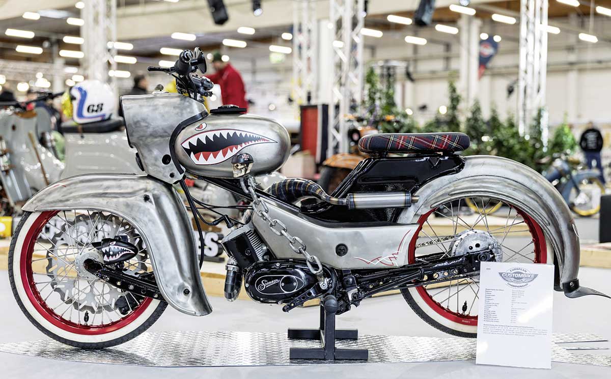 Auch Mopeds werden kräftig customized