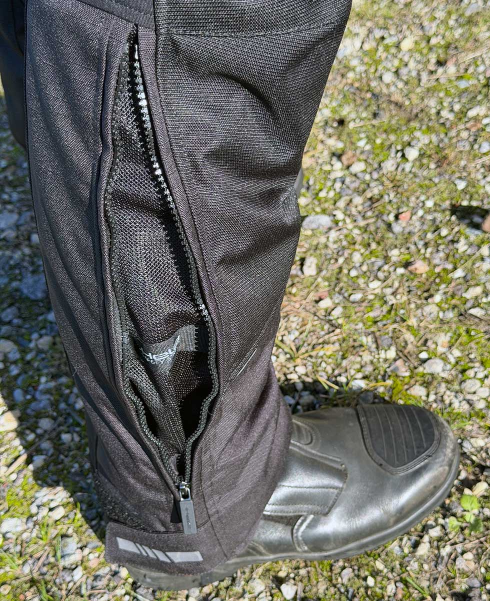 Reißverschluss in beide Richtungen für Einstieg und Lüftung