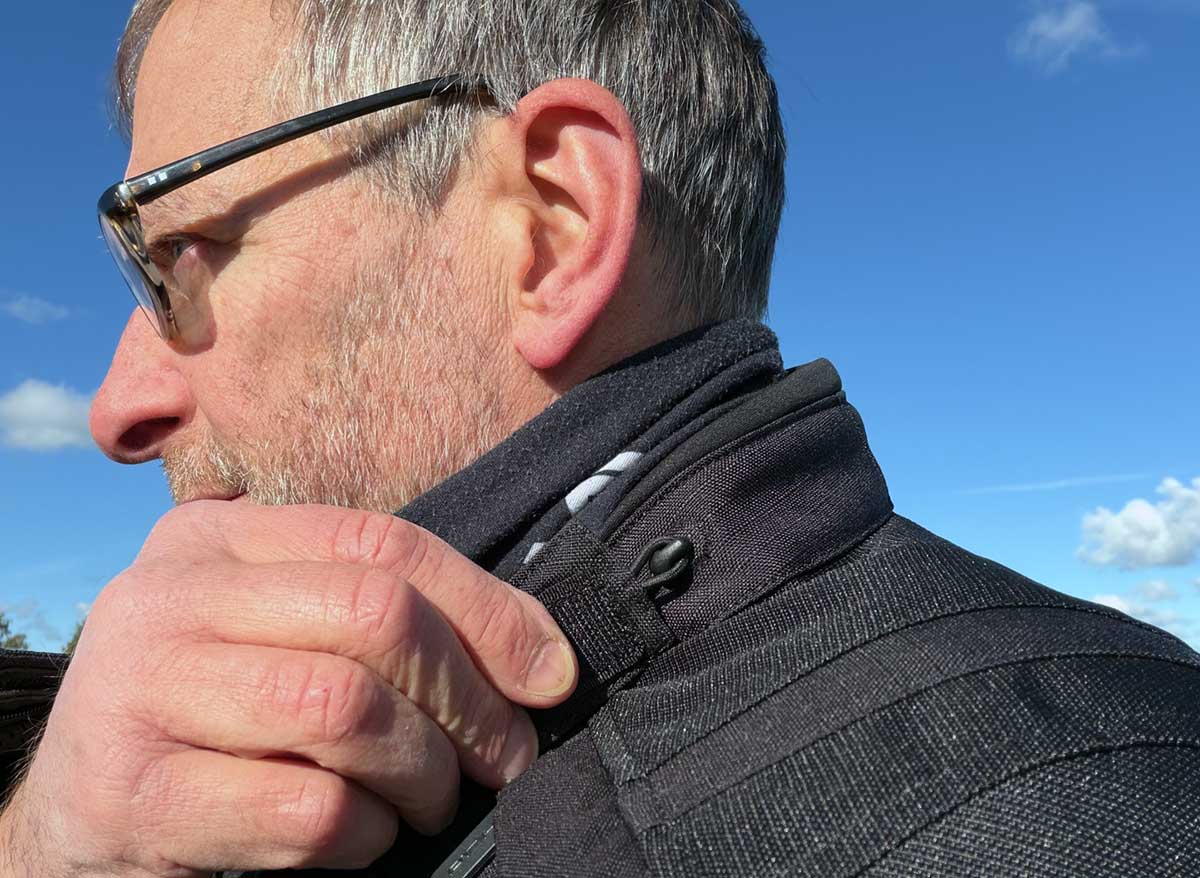 Einfach zu handhaben: Kragen-Fixierung