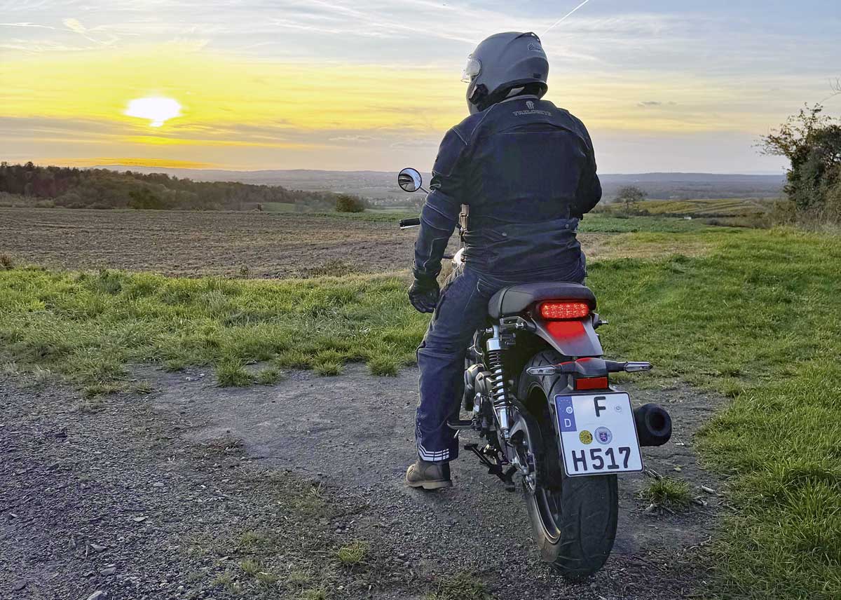 Fahrt die Honda GB350S bei eurem Honda-Vertragshändler mal zur Probe und schreibt Eure Empfindung gerne als Kommentar dazu