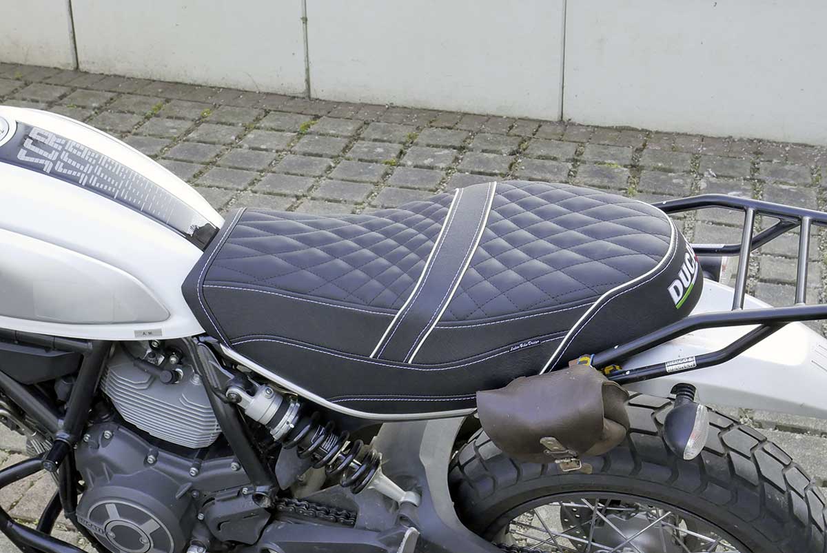 Individuell gefertigte Sitzbank der Firma Leder Bike Design