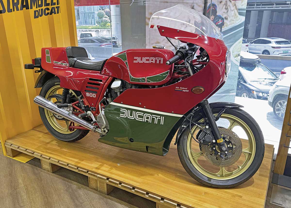 Nur noch ein Ausstellungsstück bei Ducati in Shenzhen, da älter als 13 Jahre