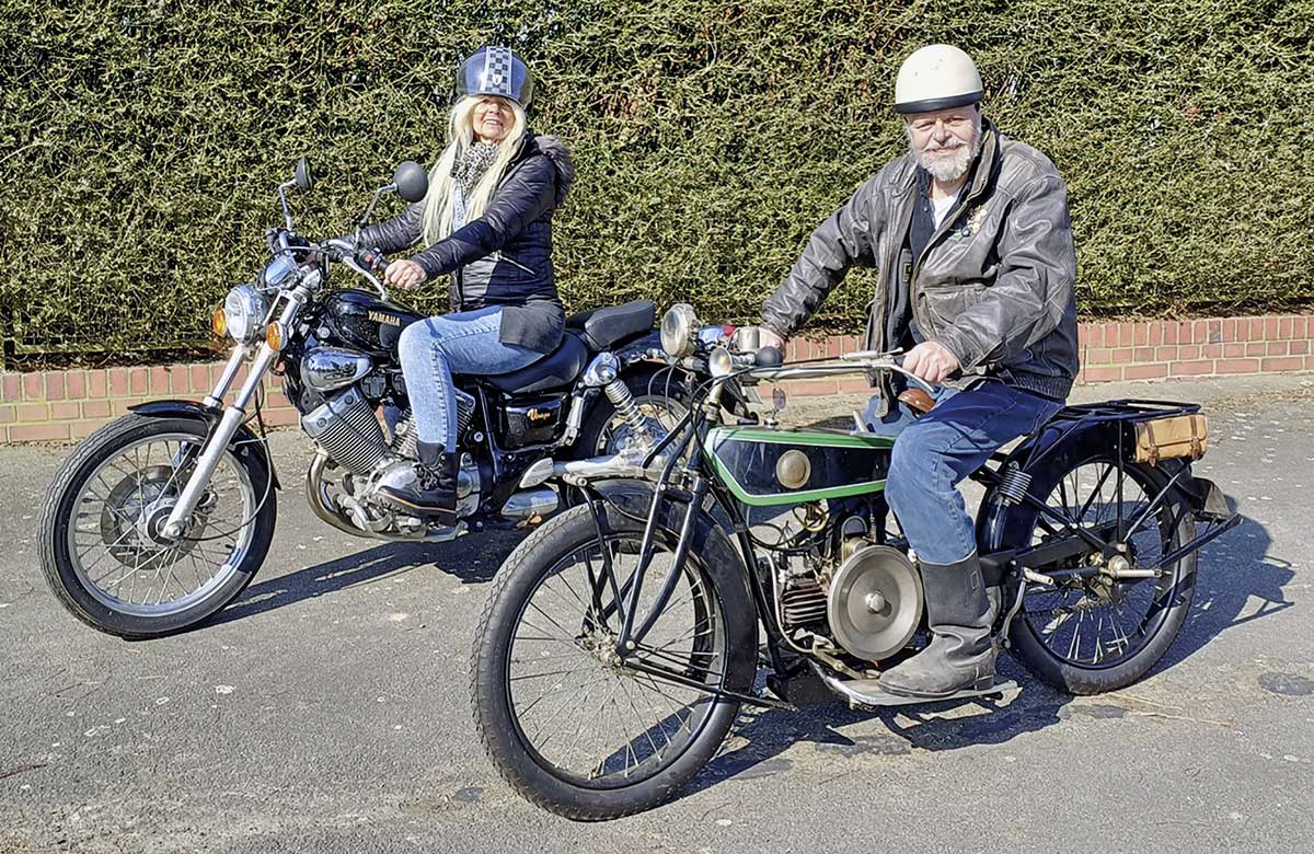 Fast 70 Jahre Altersunterschied ... Bei den Motorrädern wohlgemerkt!
