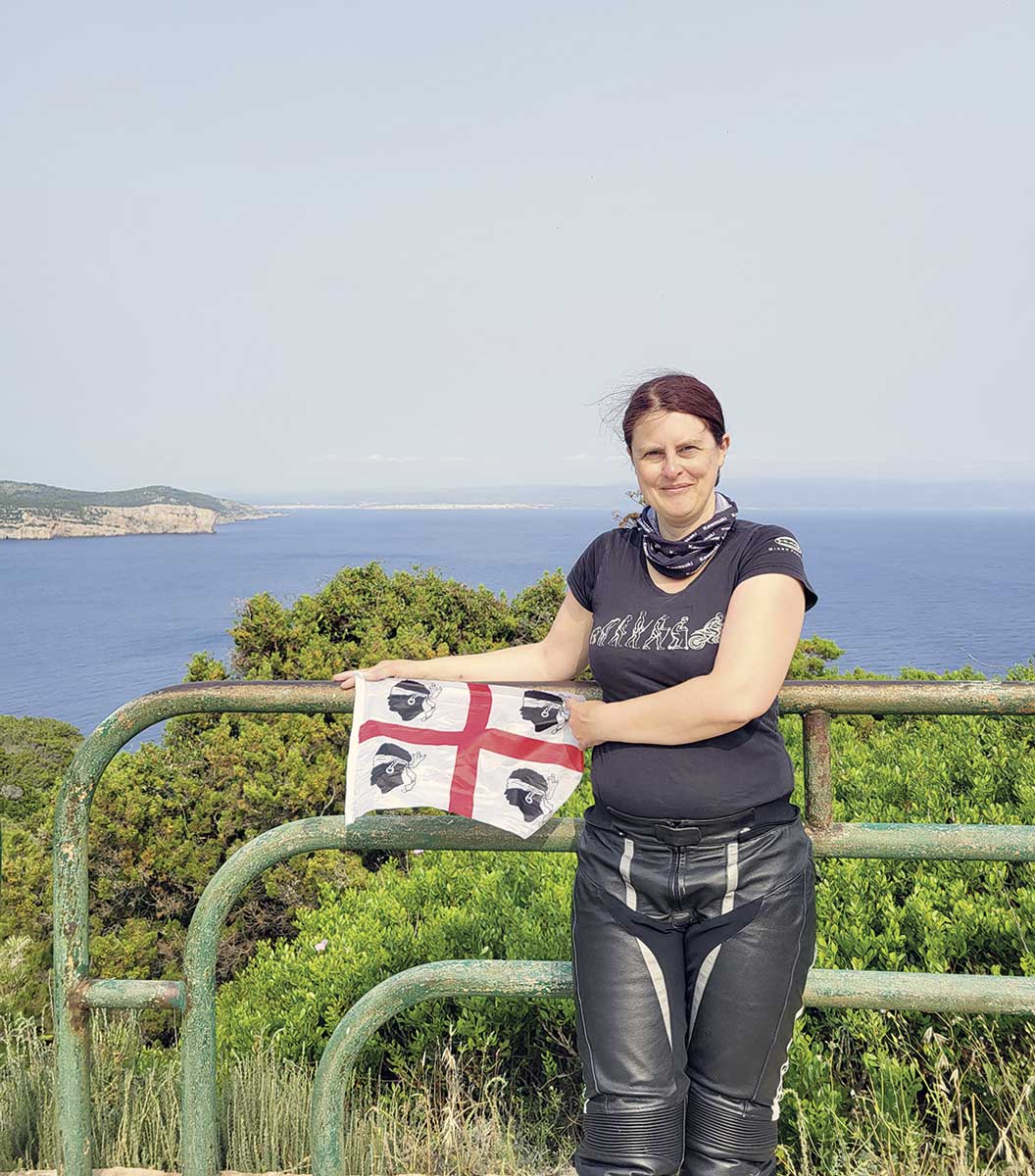 Die sardische Flagge geht mit auf Tour