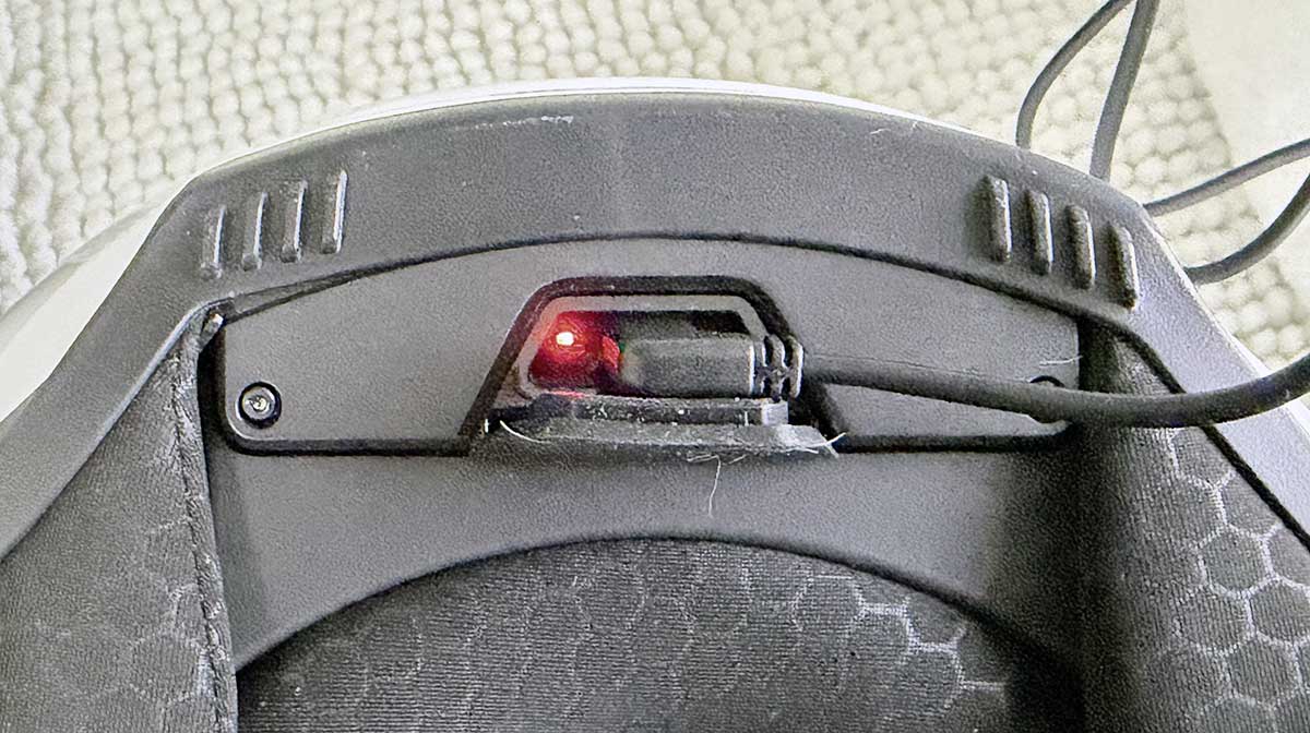 Gut zugänglicher USB-C Ladeanschluss, integrierter Akku, drahtlose Updates